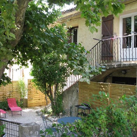Location& gîtes Sarrians Extérieur photo