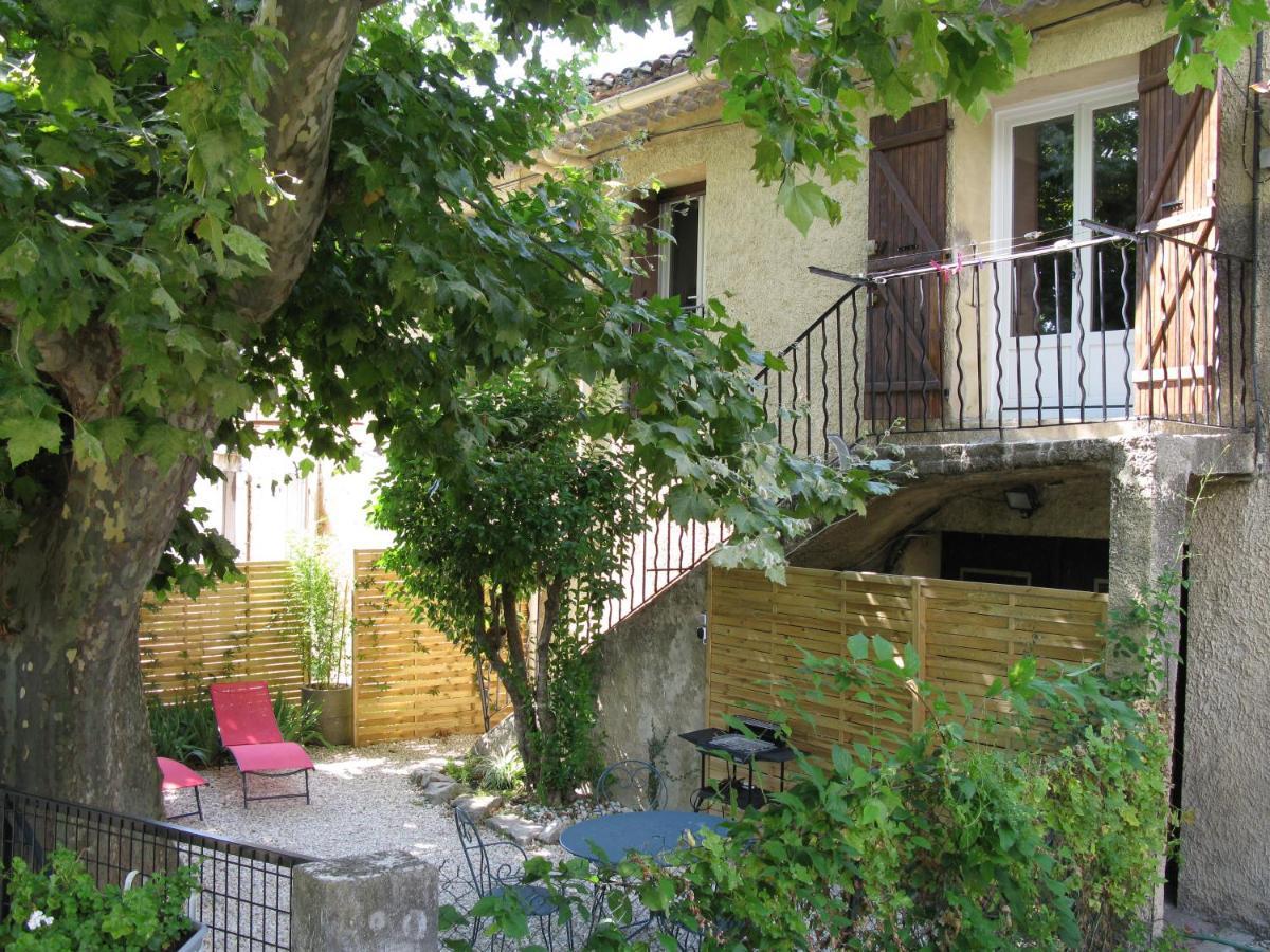 Location& gîtes Sarrians Extérieur photo